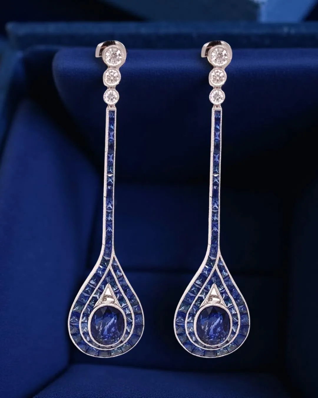Art Deco Reproduction Aristocrat ER DAN 14KW 9.11g 2 Sapphire 4.19tw 108 Sapphire 4.88tw 10979